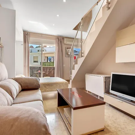 Renovated Duplex 50 M From
